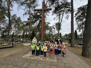 Wizyta na cmentarzu w Niemenczynie (2)