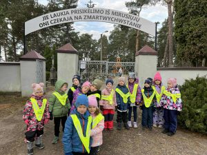 Wizyta na cmentarzu w Niemenczynie (4)