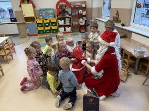 Kalėdinė_pramoga_Nykštukų_grupėje_(2)