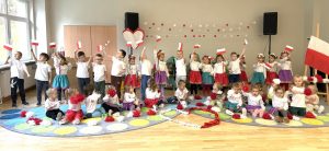 ,,Szkoła do hymnu“ – radosne święto w przedszkolu (3)