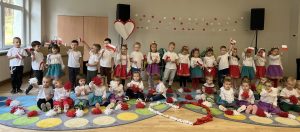 ,,Szkoła do hymnu“ – radosne święto w przedszkolu (5)