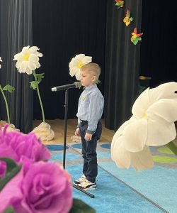 „Pavasario pievelėje“ – pirmasis skaitovų konkurso etapas mūsų darželyje (1)