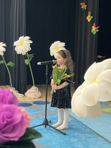 „Pavasario pievelėje“ – pirmasis skaitovų konkurso etapas mūsų darželyje (11)