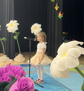 „Pavasario pievelėje“ – pirmasis skaitovų konkurso etapas mūsų darželyje (15)