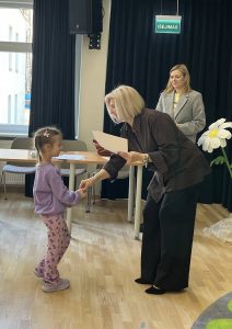 „Pavasario pievelėje“ – pirmasis skaitovų konkurso etapas mūsų darželyje (18)