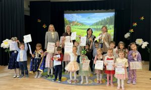 „Pavasario pievelėje“ – pirmasis skaitovų konkurso etapas mūsų darželyje (2)