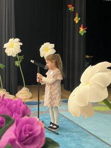 „Pavasario pievelėje“ – pirmasis skaitovų konkurso etapas mūsų darželyje (20)