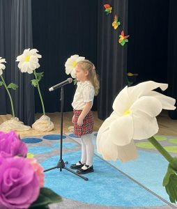 „Pavasario pievelėje“ – pirmasis skaitovų konkurso etapas mūsų darželyje (3)