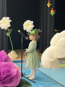 „Pavasario pievelėje“ – pirmasis skaitovų konkurso etapas mūsų darželyje (5)