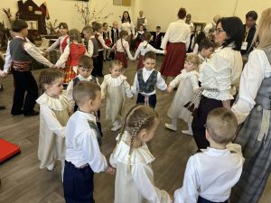 Kai maža širdelė plaka liaudies šokio ritmu (8)