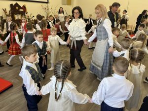 Kai maža širdelė plaka liaudies šokio ritmu (9)