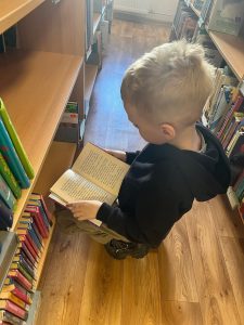 Wizyta w bibliotece – spotkanie z książką (17)