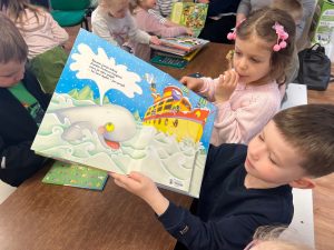 Wizyta w bibliotece – spotkanie z książką (7)