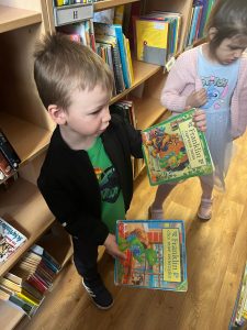 Wizyta w bibliotece – spotkanie z książką (9)